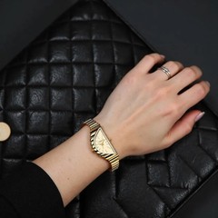 Fashion-Forward Gold Triangle Women’s Watch – Versatile & Water-Resistant