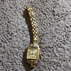 Elgin Gold-Tone Rectangular Analog Wristwatch Metal Band Dress Formal