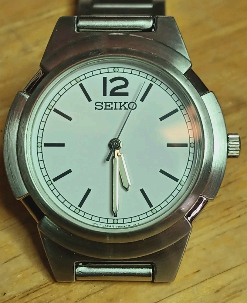 1992 Seiko Mens 3 Hand Mvmt Silver Tone Case & Bracelet White Dial
