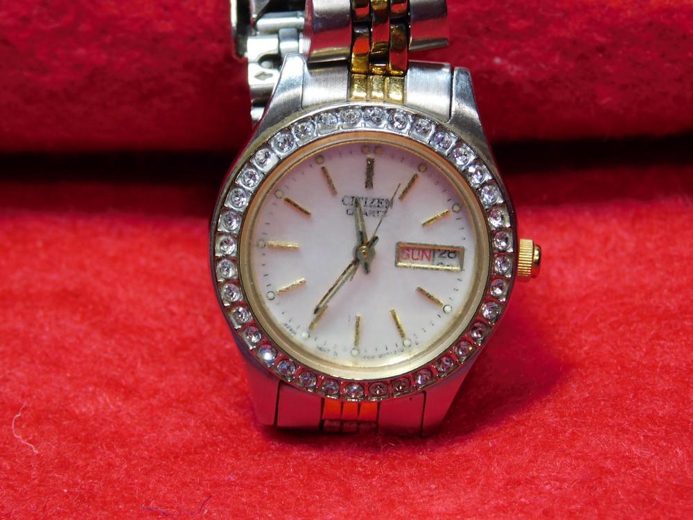 Womens Citizen 1002-S044464 Gn-4W Watch W/Simulated Diamonds. New Battery