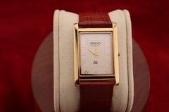 ⌚✨ Vintage Seiko Slim Quartz Gentlemen’s Gold Dial ,Light Brown Dress Watch