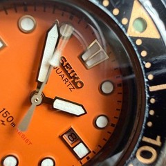 Authentic Seiko 2625 0010 Vintage Orange Dial Diver Quartz Watch 36.9mm Boy Size