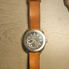Gucci 142.2 Swiss Made Quartz 100m Black Dial Silver Steel Brown Leather