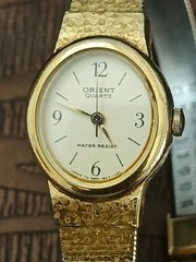 Vintage Orient Ladies Quartz Watch D85JB4-30 CS Textured Gold Tone Safety Chain