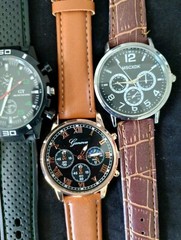 Set of 5 NEW Men’s Watches 10 FREE SPARE BATTERIES lot 007007 WWW Watch