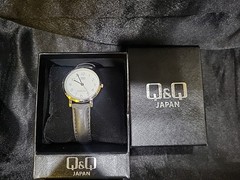 Q&Q 3 Bar Women’s Watch Gold Tone Round Dial Black Leather Strap Needs Battery