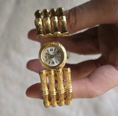 Vintage VANTAGE Hidden Watch Bracelet Women’s Gold Tone Hinged Bangle 70s 80s