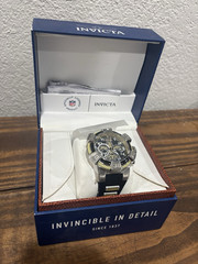 Invicta NFL Men’s Quartz Chronograph Watch Black Rubber Strap Box & Manual