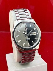 Vintage Automatic Day-Night Watch with Day&Date Indicator Excellent Condition