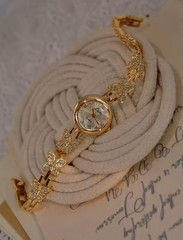 1 Pcs Gold Ladies’ Quartz Watch Butterfly-Shaped Bracelet with Diamonds Watch