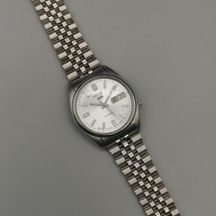 Vintage Seiko 5 Automatic 7009 Mens Watch White Dial 37 mm Day Date Japan Made