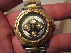 VINTAGE GUESS WATCH HEAVY CASE BEZEL- QUARTZ – RUNS GREAT – BBA-27