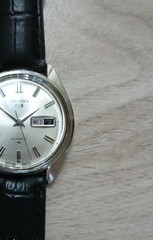 Seiko 5 Wristwatch 23 Jewels Silver Dial Black Leather Band Analog Working Men