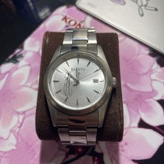 Men’s Giants watch, signed by Tatsunori Hara, pre-owned.