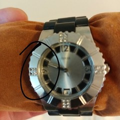 Guess Black rubber resin watch crystal and silver tone circle face Vinta…