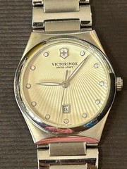 Victorinox, Sapphire Crystal, 28mm, 7.25” Wrist, WR 100m, Date, New/Box/Booklet