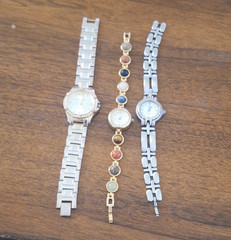 Mixed Brands Women’s Lot of 3 Quartz Analog Wristwatches Gold/Silver Bracelet