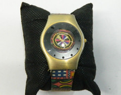 CHICO’S FUNKY Psychedelic brushed gold tone lady’s watch/wristwatch