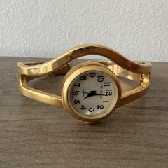WINCCI Women’s Gold-Tone Metal Bangle Cuff Quartz Analog Watch White Dial