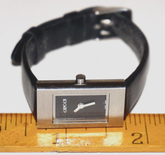 GUCCI 1600 Stainless Steel 83003L & Black Leather Quartz Watch *NEEDS BATTERY