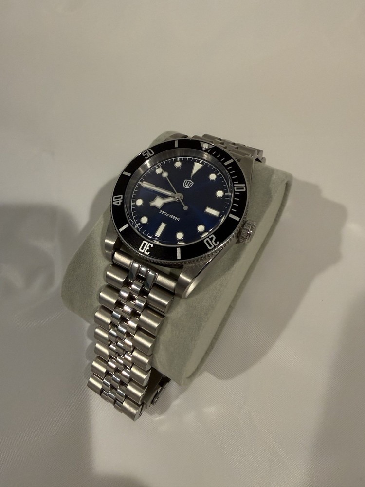 Blue Dial Diver Wristwatch 200m Black Unidirectional Bezel Stainless Bracelet