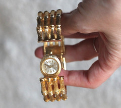 Vintage VANTAGE Hidden Watch Bracelet Women’s Gold Tone Hinged Bangle 70s 80s