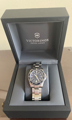 VICTORINOX MAVERICK RARE 34mm Watch 241609 Blue Dial