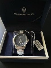 Maserati Successo Mens Silver Case Blue Dial Classic Wristwatch R8853121004