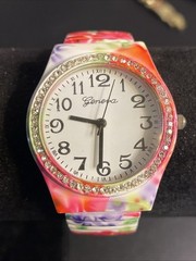 Geneva L-20001 Flower Print Quartz Analog Women’s Watch New Battery