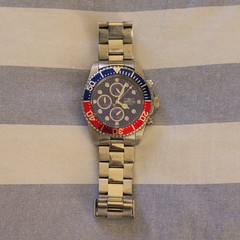 Invicta Pro Diver Men’s Chronograph Quartz 200m Blue Dial Red/Blue Bezel
