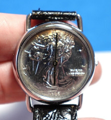1986 FAUX WALKING LIBERTY COIN WRISTWATCH VINTAGE QUARTZ BLACK BAND J-1093