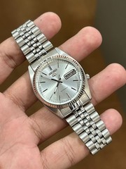Rare Seiko 5 Automatic 17 jewels Silver Dail Japan Mens watch 7009-3110