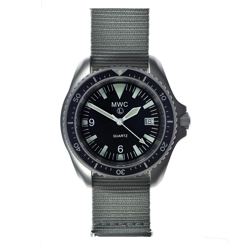 MWC 1999-2001 Pattern Quartz Steel Date Gray Black Sapphire Men’s Watch