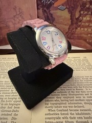 Quartz Analog Wristwatch White Dial Multicolor Arabic Numerals Pink Silicone
