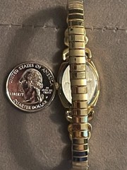 Vintage Women’s Quartz Wristwatch, Gold Tone Oval Case, Mother of Pearl Dial
