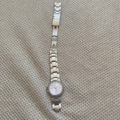 SEIKO women’s watch 7N82 quartz pink dial, broken clasp.