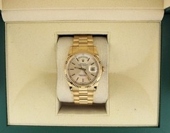 2004 Rolex Day-Date 118238 Champagne Dial 18kt SEL President Heavy Buckle 36mm