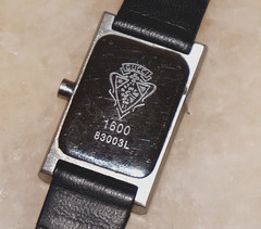 GUCCI 1600 Stainless Steel 83003L & Black Leather Quartz Watch *NEEDS BATTERY