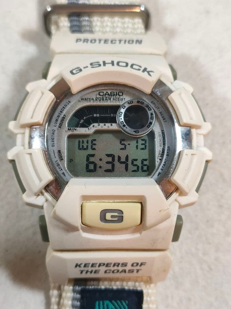 23 CASIO G-SHOCK wristwatch in operation DW-9500