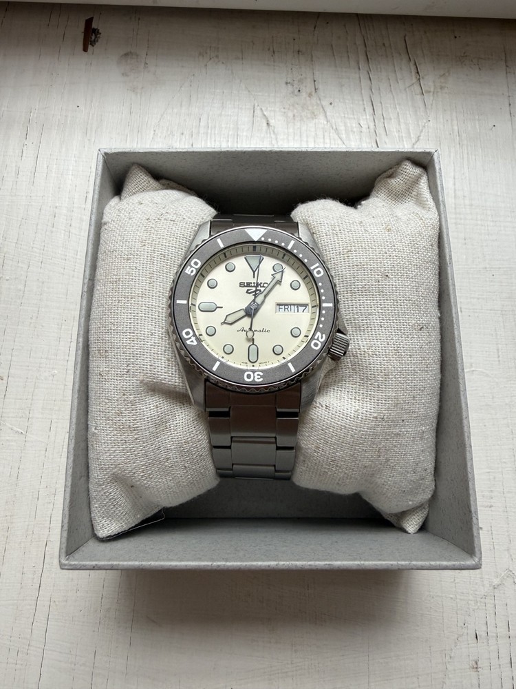 Seiko 5 Sports SKX Midi SRPK31K1 38mm Automatic Cream Dial — Lightly Worn