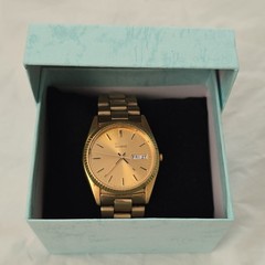 Seiko Quartz Men’s Gold Tone Day/Date Gold Dial Fluted Bezel Bracelet w/ Box