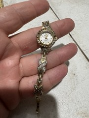 ladies hilton quartz watch gold tone