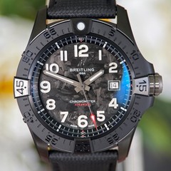Breitling Avenger Automatic 42 Night Mission S17328101B1X1 -Collector’s Full Set