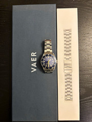 VAER D4 Meridian Navy Solar 38mm 200m Quartz Blue Dial Steel Bracelet Box