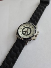 TEEN ADULT WORKING GOLDEN CLASSIC 8129 GROOVY Peace Sign WRISTWATCH NEW BATTERY