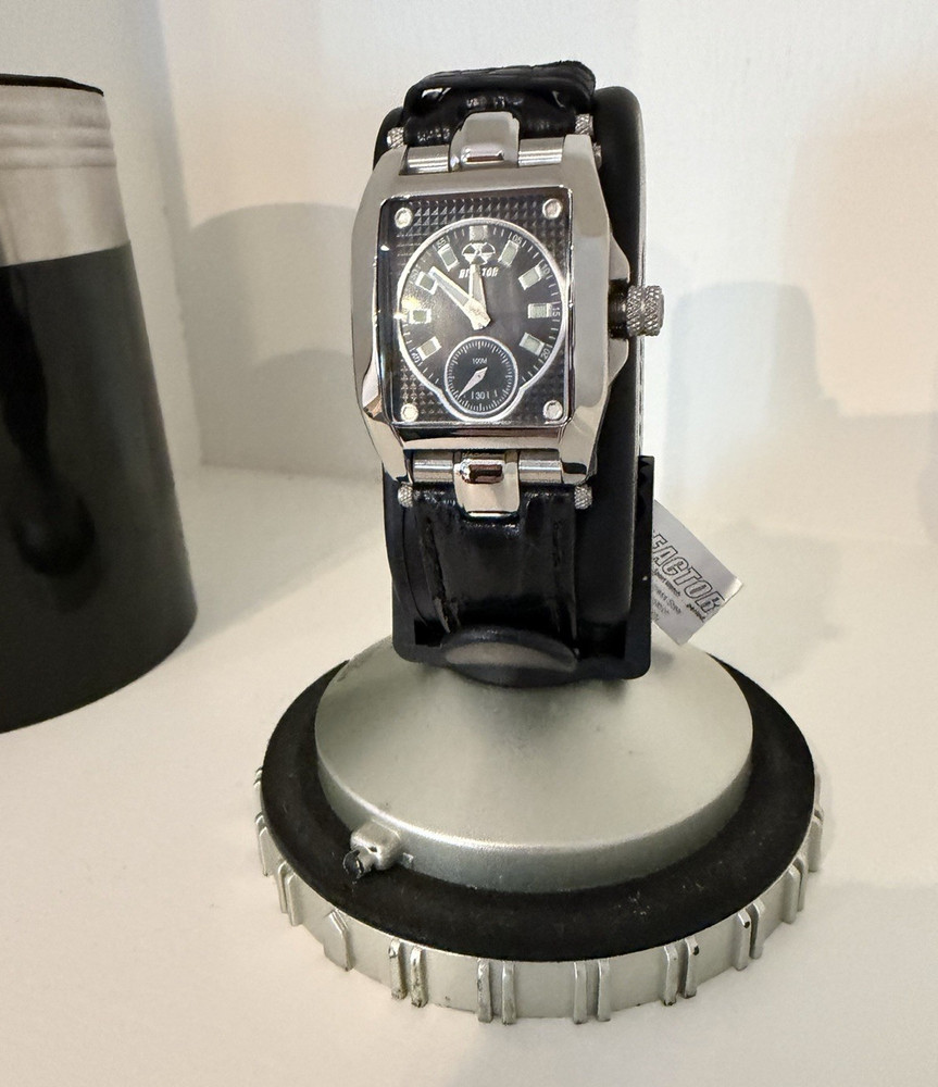 Reactor Fusion 97201 Quartz 100m Black Dial Silver Square leather. NEEDS BATTERY