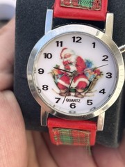 Quartz Wristwatch Santa Dial White Multicolor Red/Green Strap Plays Jingle Bells