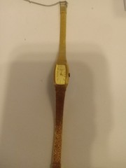 Vintage 1979 Seiko 1320-5140 Women’s Gold Deco Dress Watch, Textured Birch Bezel