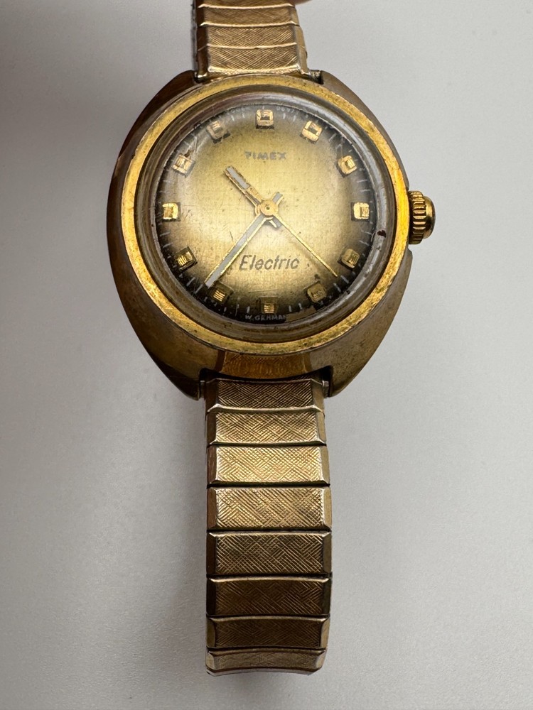 Vintage Timex Watch Ladies Gold Tone with Speidel Twist-O-Flex Band NON WORKING