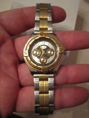 VINTAGE GUESS WATCH HEAVY CASE BEZEL- QUARTZ – RUNS GREAT – BBA-27